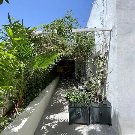 Fucsia Luxury Hotel Apartment